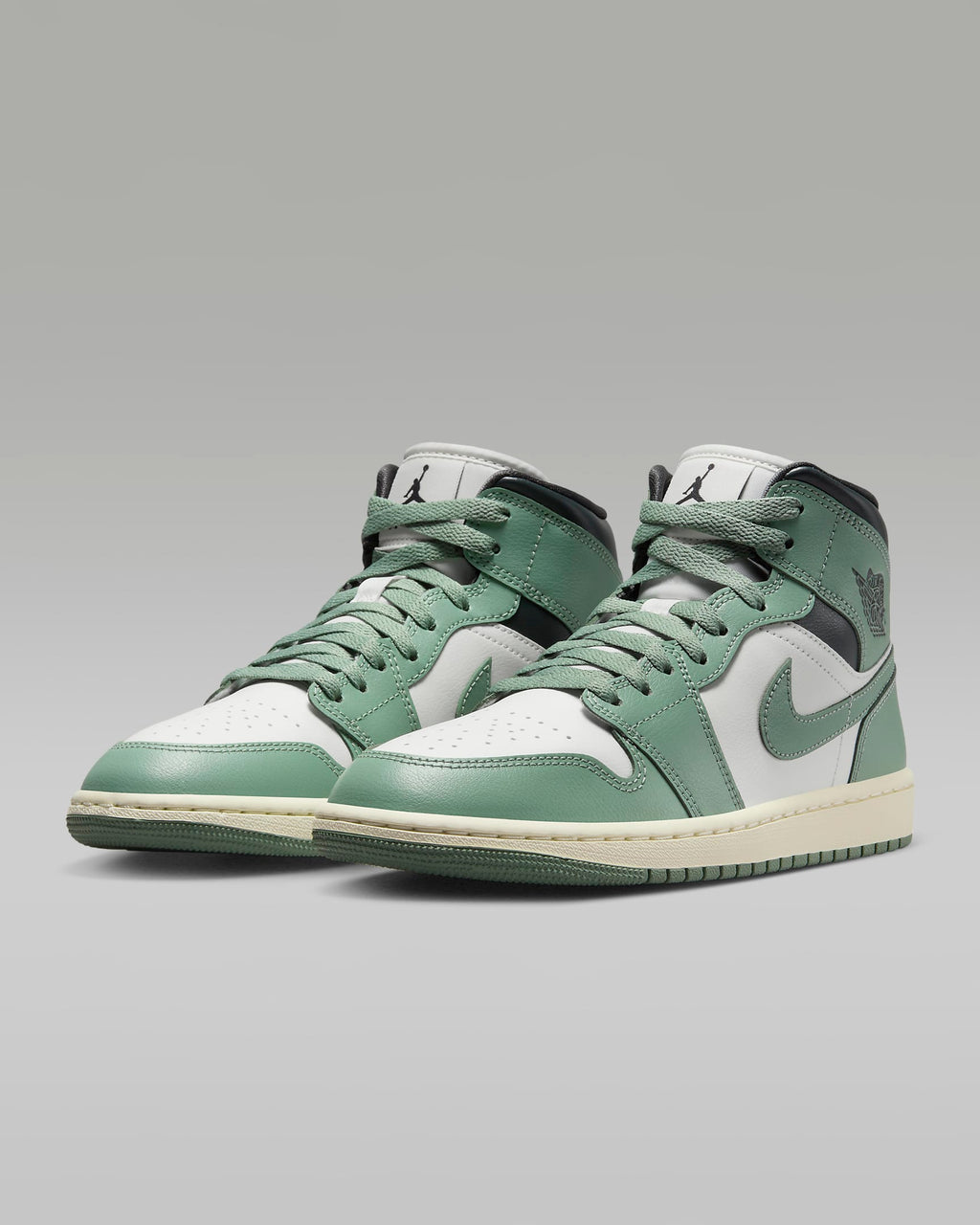 Nike WMNS Air Jordan 1 Mid BQ6472-130