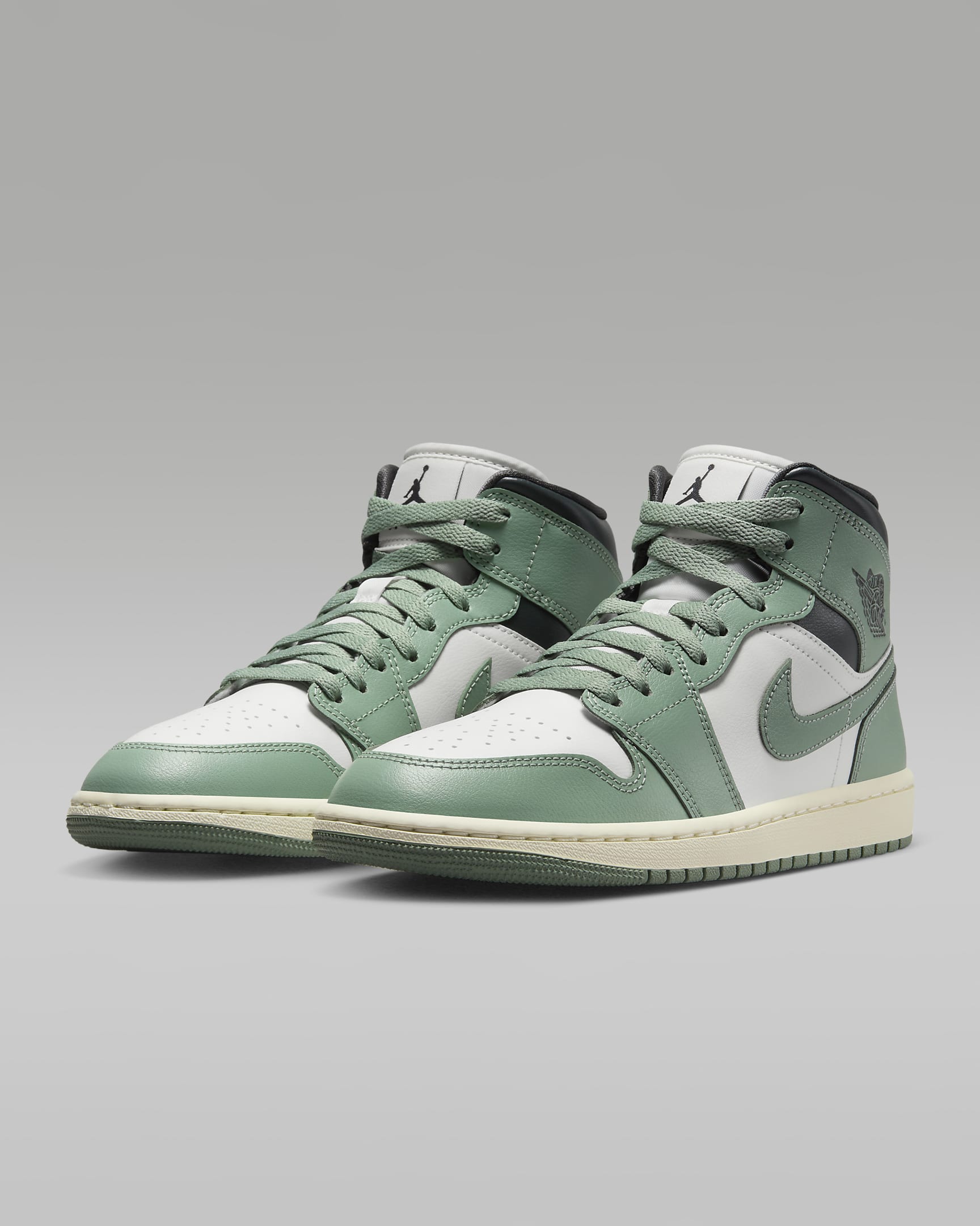 Nike WMNS Air Jordan 1 Mid BQ6472-130