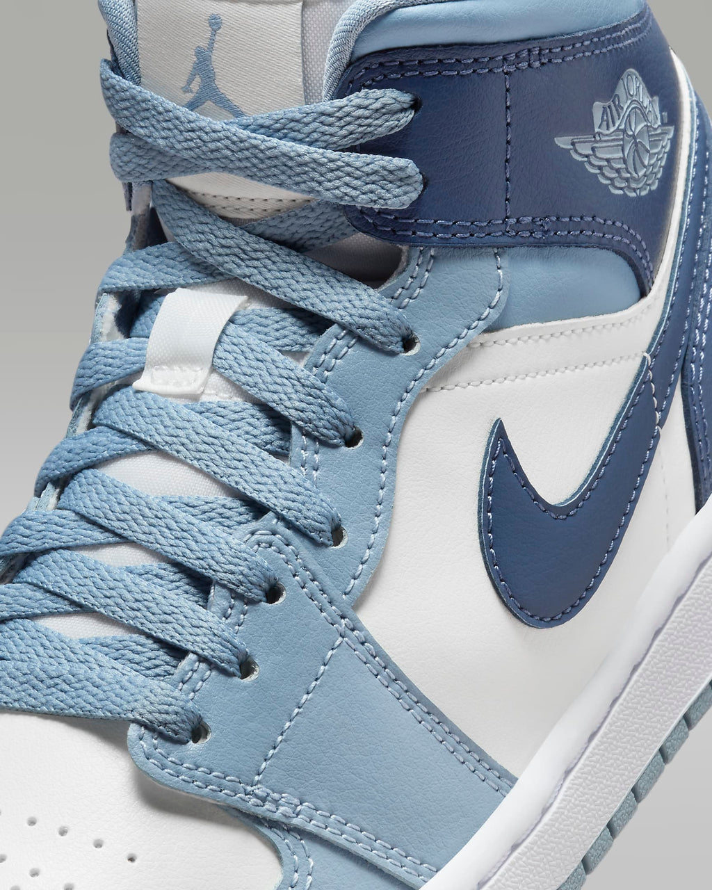 Nike WMNS Air Jordan 1 Mid BQ6472-140