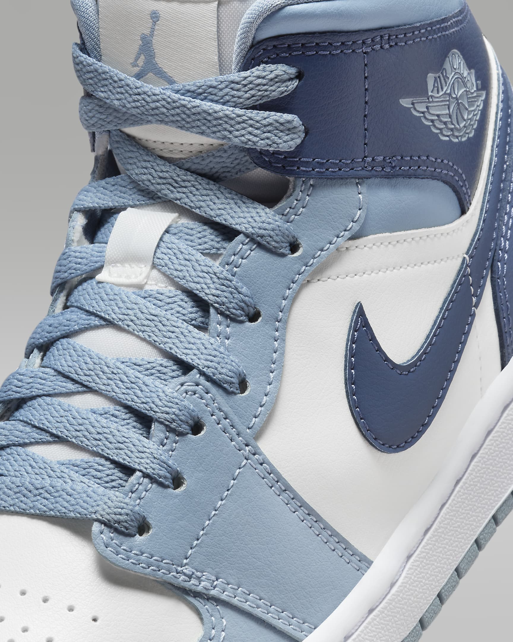 Nike WMNS Air Jordan 1 Mid BQ6472-140